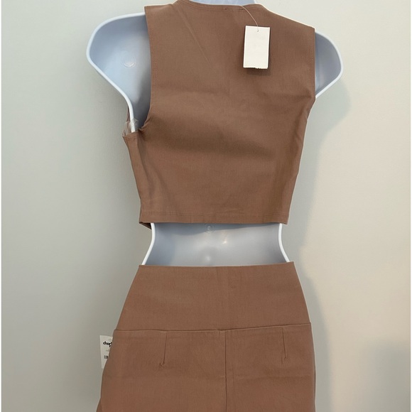 Mauve colored top and shorts.
Stretchy - Picture 4 of 12